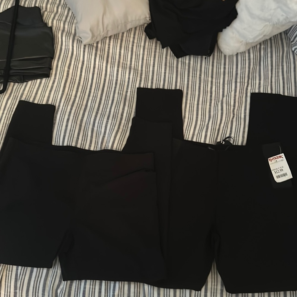 2 black leggings